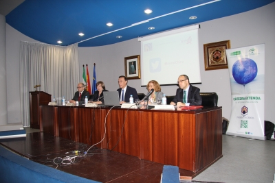 De izquierda a derecha, Kurt Grösch, María de los Santos Córdoba, José Carlos Gomez Villamandos, Julia Muñoz y Antonio Ruiz, en la inauguración del curso.