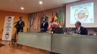 El investigador del Grupo de Investigación en Sanidad Animal y Zoonosis (GISAZ) de la Universidad de Córdoba Daniel Bravo presentando el trabajo premiado.