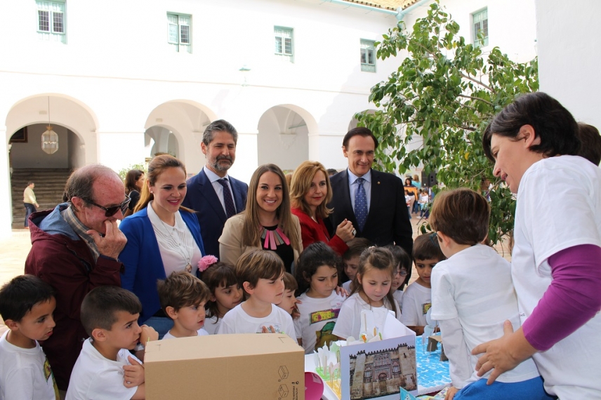 El rector y las autoridades durante su visita