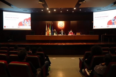 María Soledad Cárdenas Aranzana, vicerrectora de Ordenación Académica y Competitividad de la UCO, José Carlos Gómez Villamandos, rector de la UCO, e Inmaculada Luque Moreno, directora del Secretariado de Doctorado de la UCO