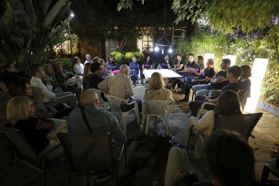 Imagen de uno de los microencuentros celebrados en patios cordobeses durante la pasada edición. 