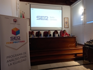 Annaïck Fernández Le Gal, Beatriz Jurado, María José Martínez, Celia Prados y Rosa Aguilar en la mesa de debate