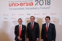 El rector de la Universidad de Salamanca, Ricardo Rivero, el presidente de Santander Universidades de Banco Santander, Matías Rodríguez Inciarte, y el alcalde de Salamanca, Alfonso Fernández Mañueco, presentan el Encuentro.   