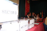 Comienzo del recuento de los votos en el salón de actos de los Colegios Mayores