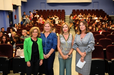 De izquierda a derecha, Julia Muñoz, Auxiliadora López, Rosario Mérida y Julia Romero, en la inauguración de las jornadas