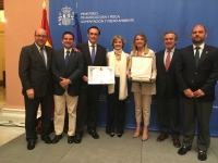 En el centro, José Carlos Gómez Villamandos, Isabel García Tejerina y Rosa Gallardo Cobos, acompañados por Adolfo Peña (a la izquierda) y Alfonso García-Ferrer y Enrique Quesada Moraga (a la derecha)