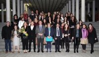 Foto de familia de autoridades, alumnos y profesorado del máster