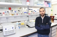 Manuel José Rodríguez Ortega, en su laboratorio de investigación