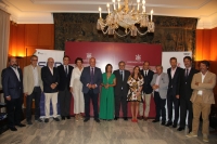 Foto de familia de las autoridades asistentes a la presentación del congreso