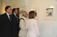 De izquierda a derecha, José Carlos Gómez, Eulalio  Fernández, Andrés Rábago 'El Roto' e Isabel Ambrosio, durante su recorrido por la exposición de las Galerías Cardenal Salazar