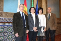 La vicerrectora de Investigación de la Universidad de Córdoba, María Teresa Roldán (segundo lugar por la izquierda), junto a los miembros del jurado: Alonso Rodríguez Navarro (izquierda), Ana Carmen Albéniz (tercera por la izquierda) y Nazario Martín León (derecha).