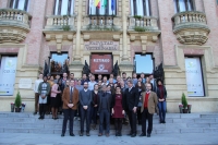 profesores y alumnos del Union College, la vicerrectora de Relaciones Internacionales, el director de la Oficina de Relaciones Internacionales; el decano de la Facultad de Filosofía y Letras; el coordinador del Programa; la representante de los alumnos que intervienen como mentores