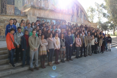 Foto de familia de los participantes en la sesin matinal de 'Caf con Ciencia'