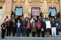 Los integrantes de la reunión, a la puerta del Rectorado