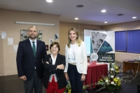 De izqda. a dcha. el vicerrector de Innovación, Trasferencia y Campus de Excelencia de la institución universitaria, Enrique Quesada, la coordinadora del Congreso, Rafaela Dios, la directora de la Escuela Técnica Superior de Ingeniería Agronómica y de Montes de la Universidad de Córdoba, Rosa María Gallardo.