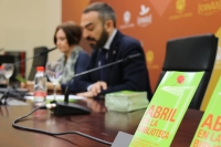 Mª Carmen Liñán y Alfonso Zamorano, en la presentación de las actividades Abril en la Biblioteca