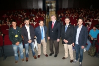 Los organizadores con el rector momentos antes del acto de apertura