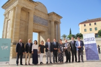 Foto de familia de autoridades asistentes a la presentación del Congreso