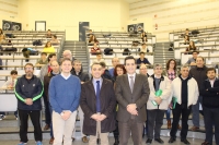 De izquierda a derecha (primera fila), Antonio Sarsa, director del Departamento de Fsica, Alfonso Zamorano, vicerrector de Estudiantes, y Manuel Blzquez, decano de Ciencias, junto a los padres, profesores y alumnos participantes