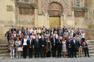 Las Ctedras Unesco intercambian experiencias de cara al futuro y analizan problemas relacionados con la interculturalidad, la globalizacin, el desarrollo sostenible y el impacto de la crisis econmica en Africa.
