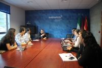 El director general de Rabanales 21,Juan Ramón Cuadros, con los alumnos del programa de prácticas 