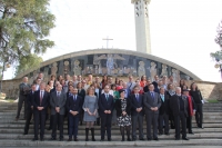 Foto de familia de autoridades asistentes al acto de la festividad del patrón de la Facultad de Ciencias