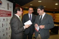 Rafael Jaén, concejal de Patrimonio; José Carlos Gómez Villamandos, rector de la Universidad de Córdoba; y Enrique Soria, director del Laboratorio de Estudios Judeoconversos