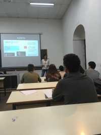 Un momento de la exposición de Lázaro en el seminario 