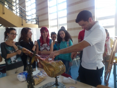 Degustación de jamón en el aulario  de Rabanales