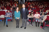 De izquierda a derecha, Janire Muñoz y Enrique Quesada, minutos antes de iniciarse el curso