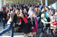 Autoridades y alumnos en la presentación