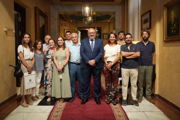 El rector felicita al equipo del proyecto Innolivar premiado por la European Landowners&#039; Organization