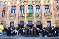 Imagen de los escolares participantes en la actividad, durante la mañana de hoy en el Rectorado.